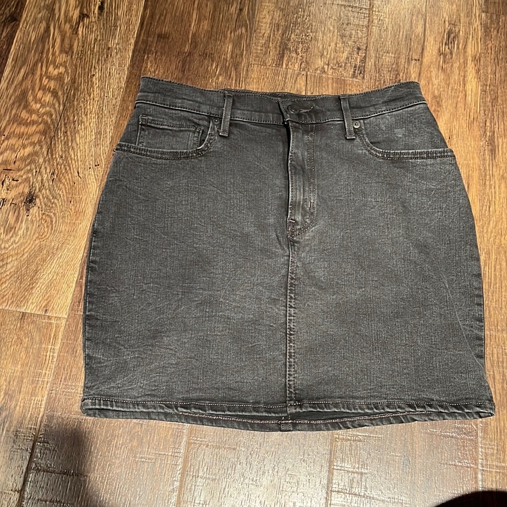Levis black Mile High skirt- never worn